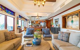 Pacifico Colonial Condominiums